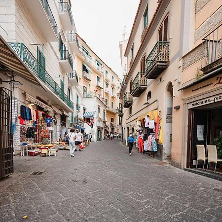White Amalfi Centro Storico By Italianhost Apartment Exterior photo